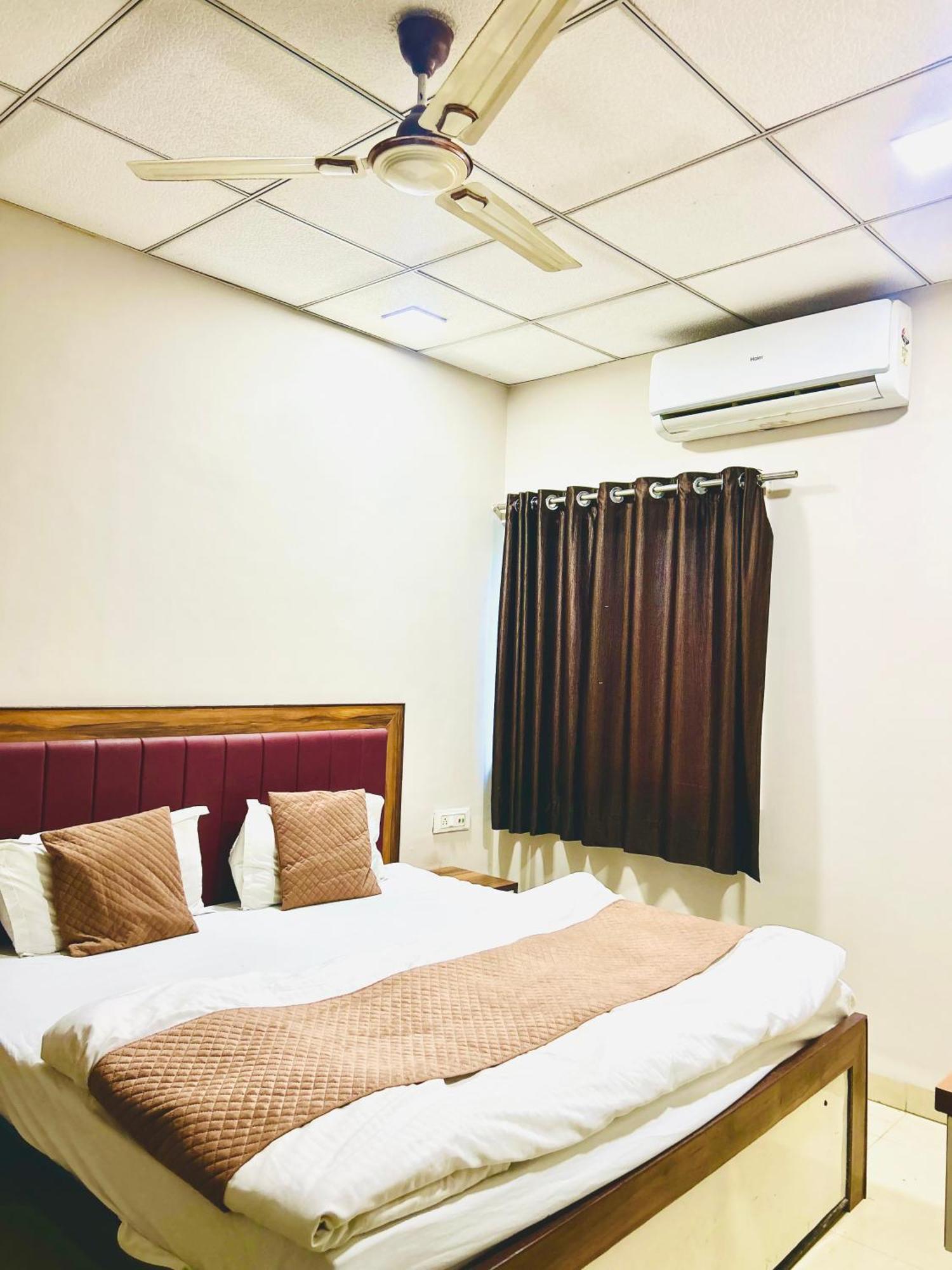 فندق Jagtara Residency إندور المظهر الخارجي الصورة