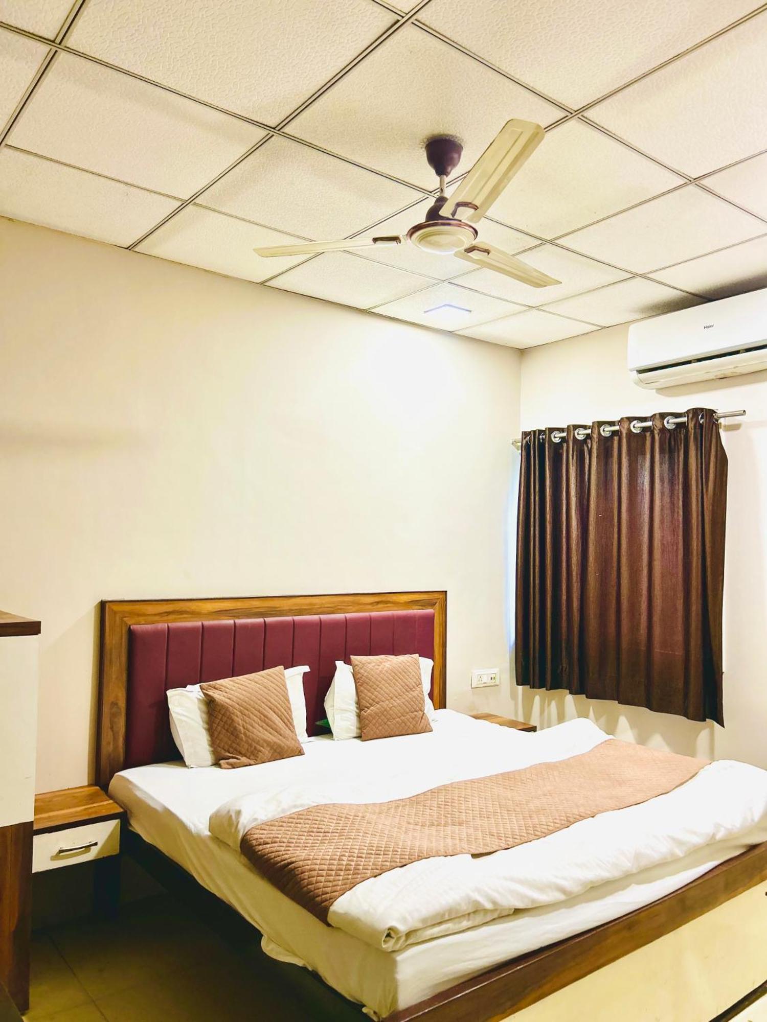 فندق Jagtara Residency إندور المظهر الخارجي الصورة
